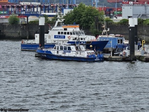 Hamburg - Schiffe der Wasserschutzpolizei am Terminal Burchardkai
